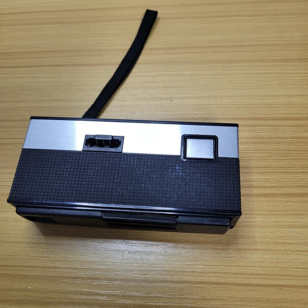 Vintage Bell & Howell BC111 Film Pocket Camera 110 Point and Shoot